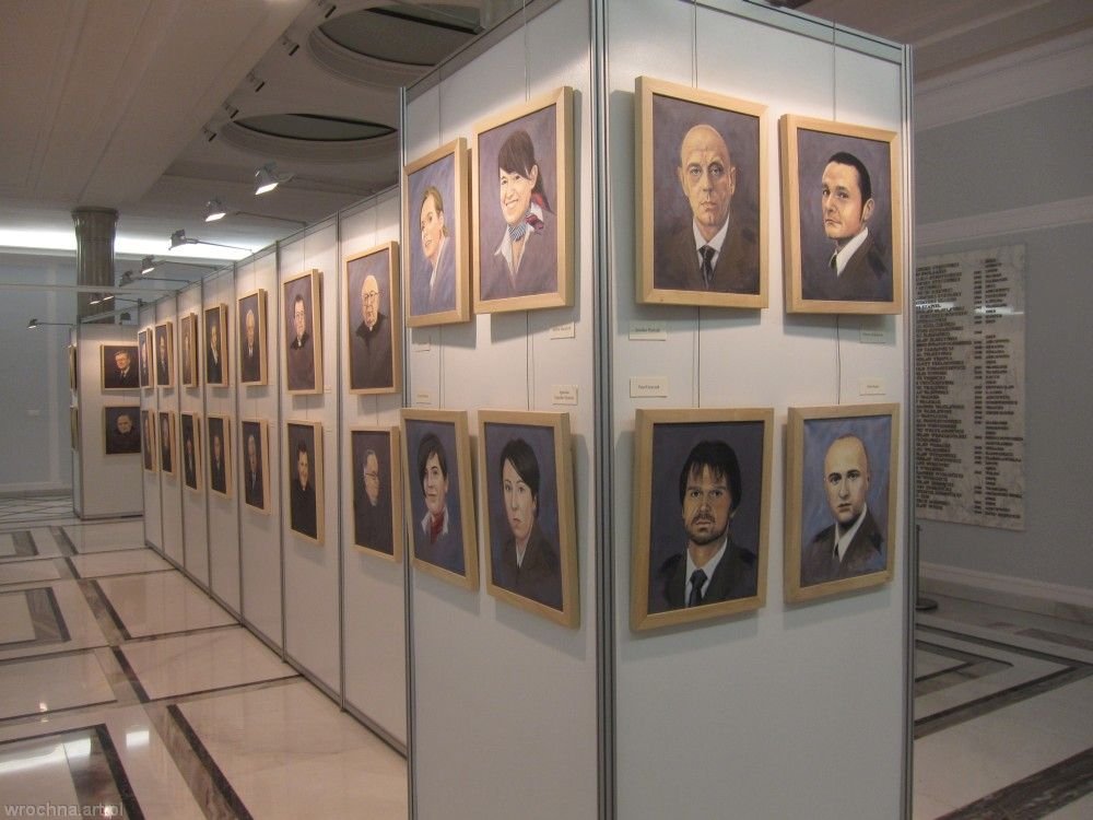 Portraits de Smoleńsk, Exhibition organized the Association of Families "Katyń 2010" in Polish Parliament